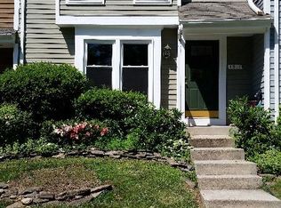 1512 Twisted Oak Dr, Reston, VA 20194