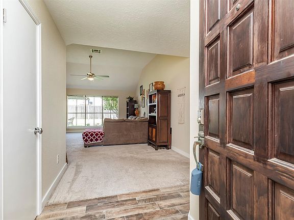 3rd image of 6511 Fairbourne Dr