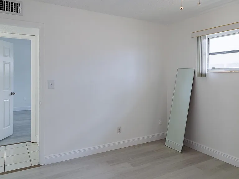 6211 SW 37th St #211 — Photo 11