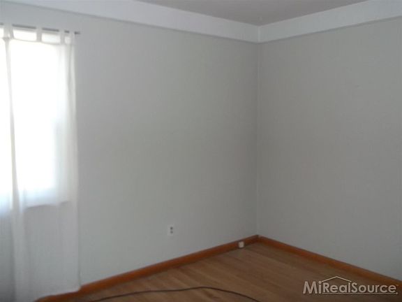 5th image of 20457 Lochmoor St