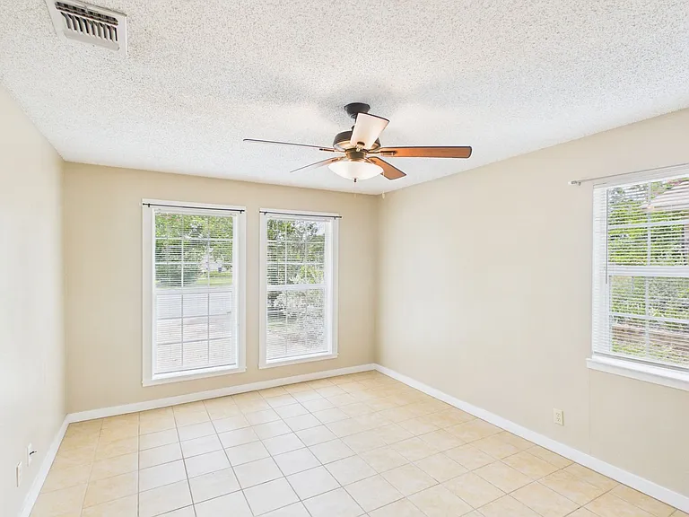 328 Glenmoor Dr — Photo 8