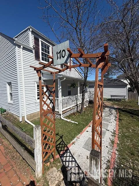 170 Main St photo 1