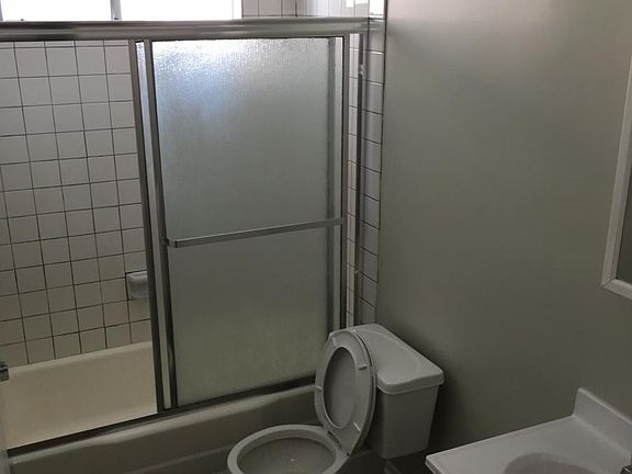 4th image of 17620 Burbank Blvd APT 4
