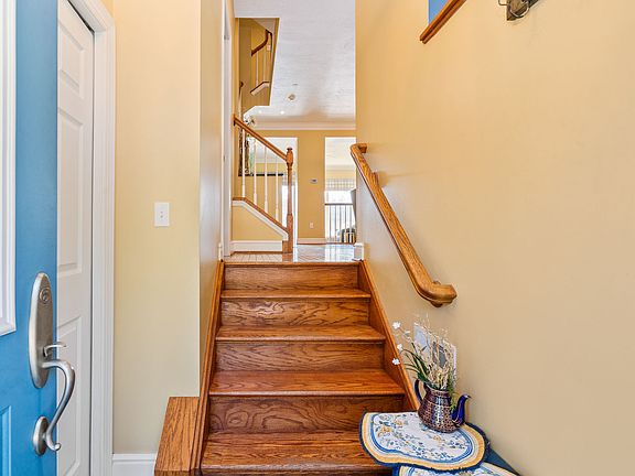 3rd image of 114 Saint Charles Ct