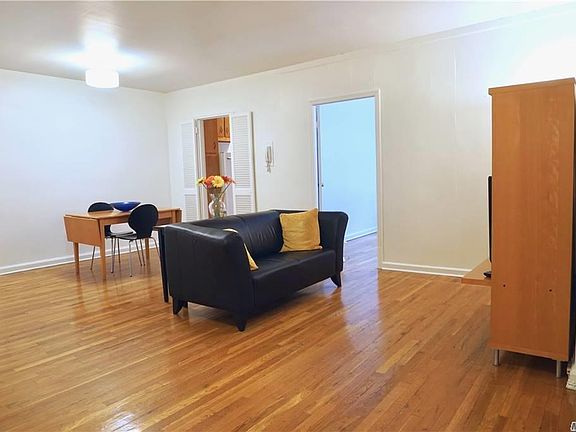 5th image of 144-30 Sanford Ave #2U