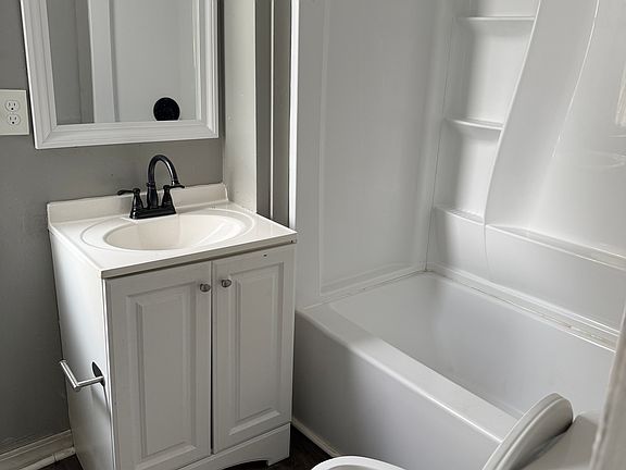 2nd image of 212 Nassau St #1