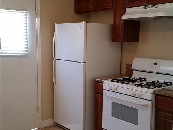 4th image of 410 S Lillian Dr