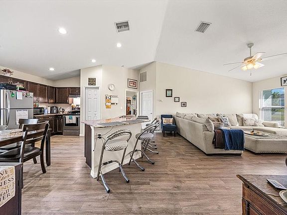 4th image of 19 Juniper Loop Run