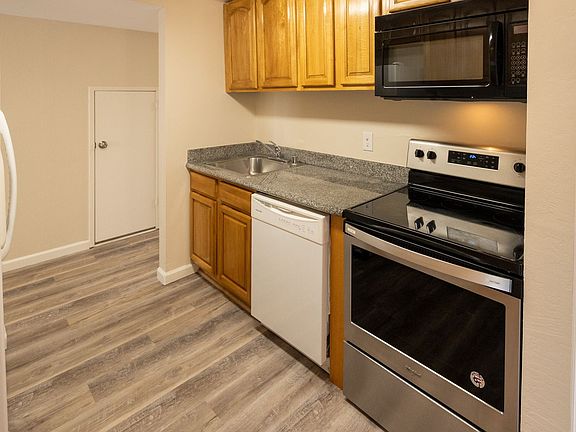 3rd image of 39938 Fremont Blvd