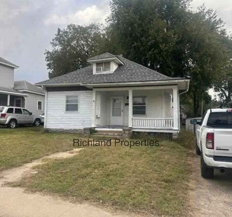 1215 E Broadway Blvd