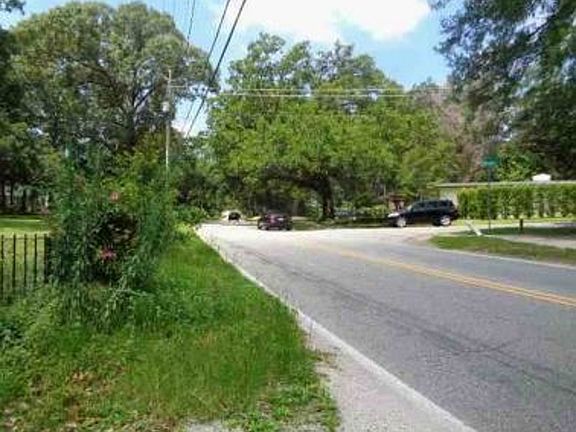 Exterior Neighborhood (street photo)