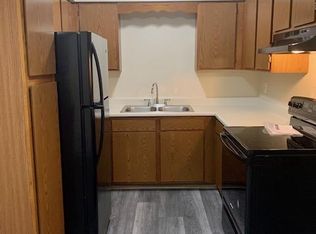 525 E Burnett Rd APT 6, Island Lake, IL 60042