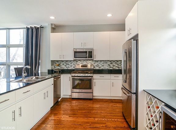 5th image of 2826 N Talman Ave APT O