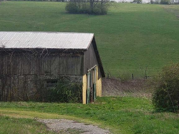 5th image of 931 Huskens Ln
