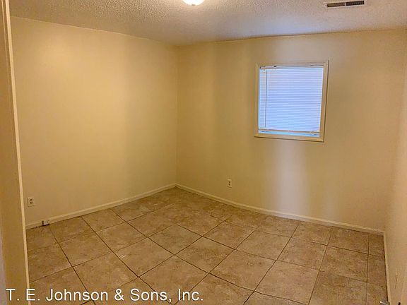 5th image of 1506 Oakshire Ct APT A