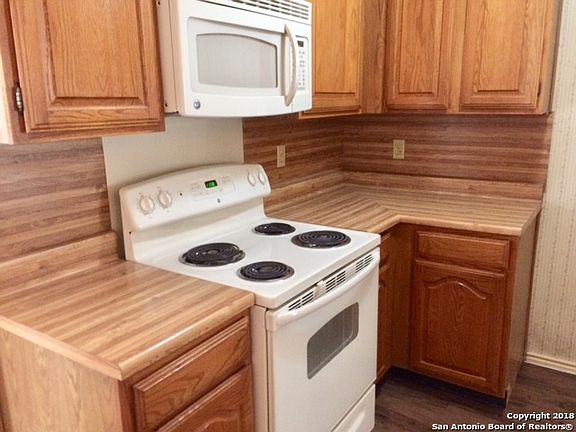3rd image of 9623 Woodland Hills
