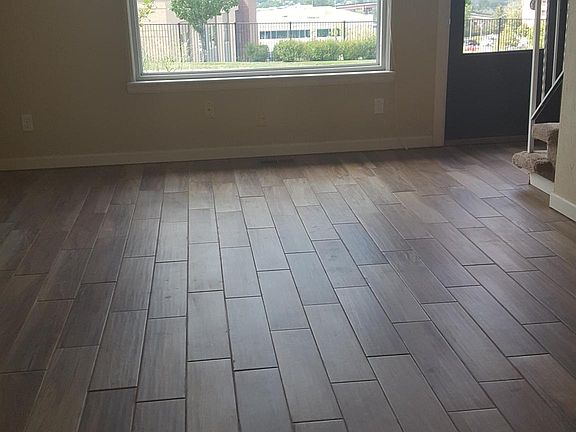 2nd image of 368 Gladiola St