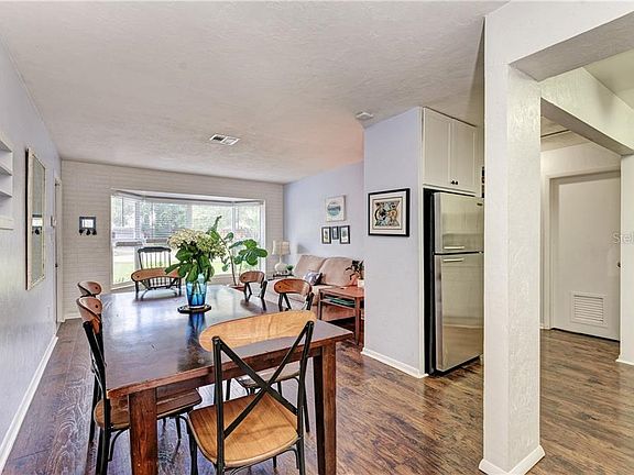 5th image of 4043 Prudence Cir