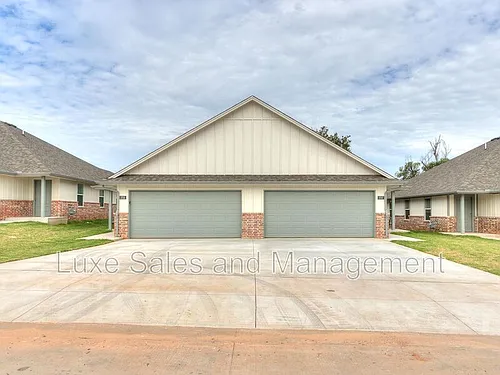 7307 NW 38th St Photo 1