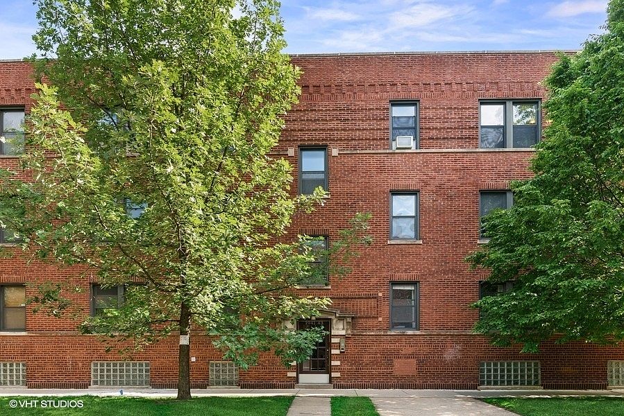 1st image of 1941 W Argyle St APT 3