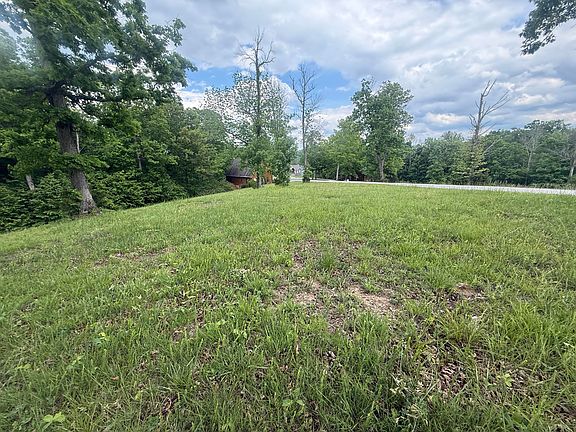 5th image of 46 Red Maple Ln
