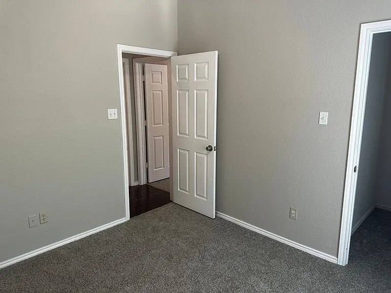 1809 Estates Dr — Photo 12