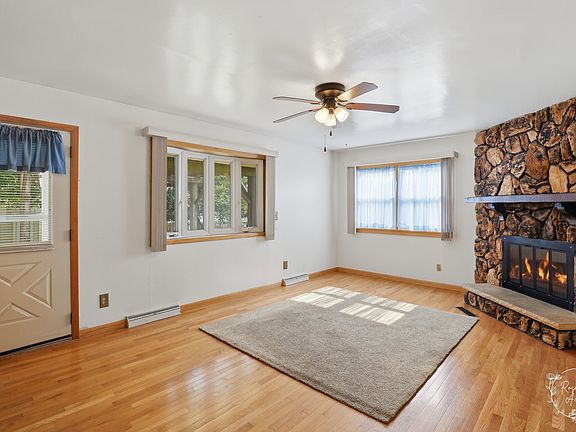 3rd image of 705 E Rosewood St