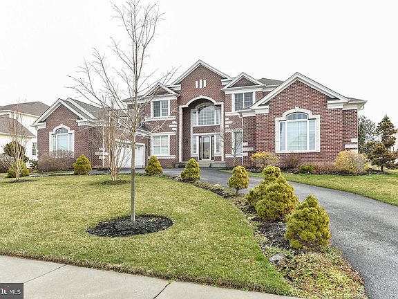 2nd image of 511 Bridle Dr