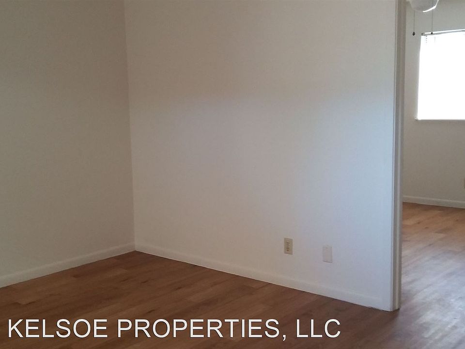 2nd image of 1921 W Hickory St Unit 5