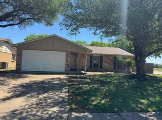 6300 Buckingham Trl, North Richland Hills, TX 76182