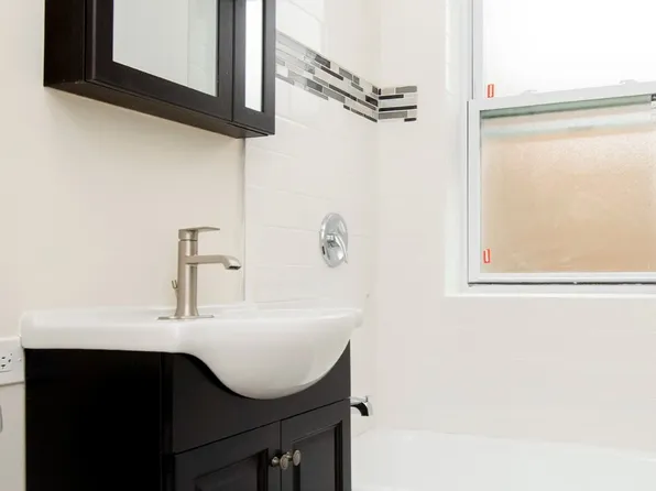 918 Green Bay Rd APT 2C, Winnetka, IL 60093