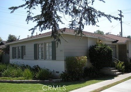 3rd image of 5711 Woodman Ave