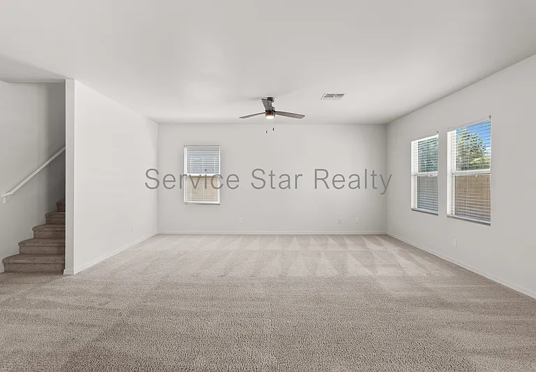 2402 E Alonso Dr — Photo 14