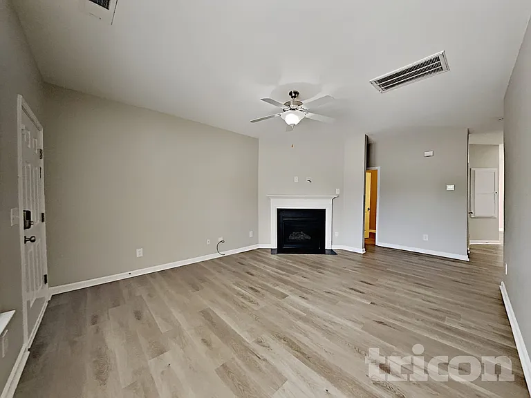 441 Laurel Leaf Dr — Photo 3