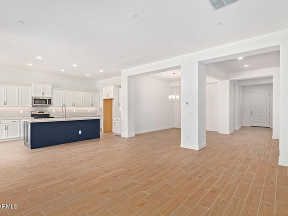 4th image of 21142 W CAMBRIDGE Avenue