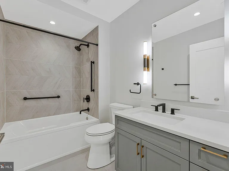 6718 Lowell Ave #507 — Photo 35