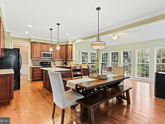 3rd image of 10 Woodbent Dr