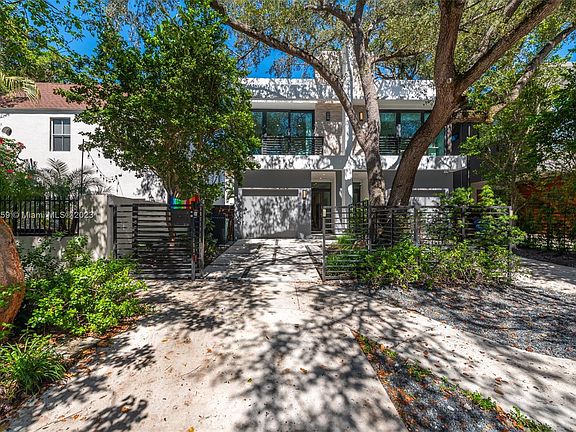 2nd image of 2981 Jackson Ave #2981