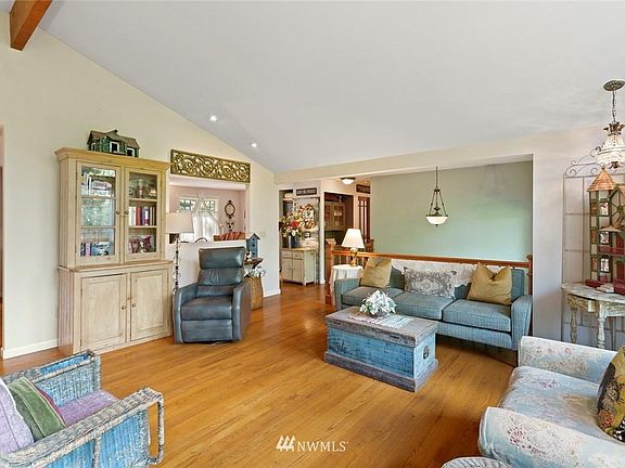 4th image of 1545 Hillside Dr SE