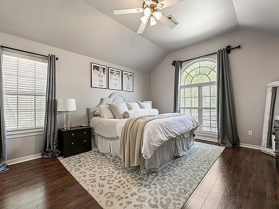 5th image of 2020 N Wilton Ct