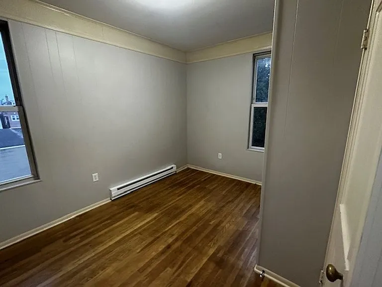 50 Lincoln Ave — Photo 17