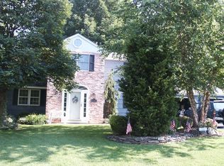 221 Pine Tree Ln, Hatboro, PA 19040