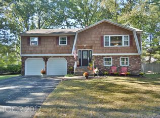 9 Arnold Ct, Pompton Plains, NJ 07444