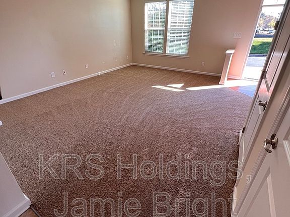 3rd image of 8207 Creekside Bluffs Ln