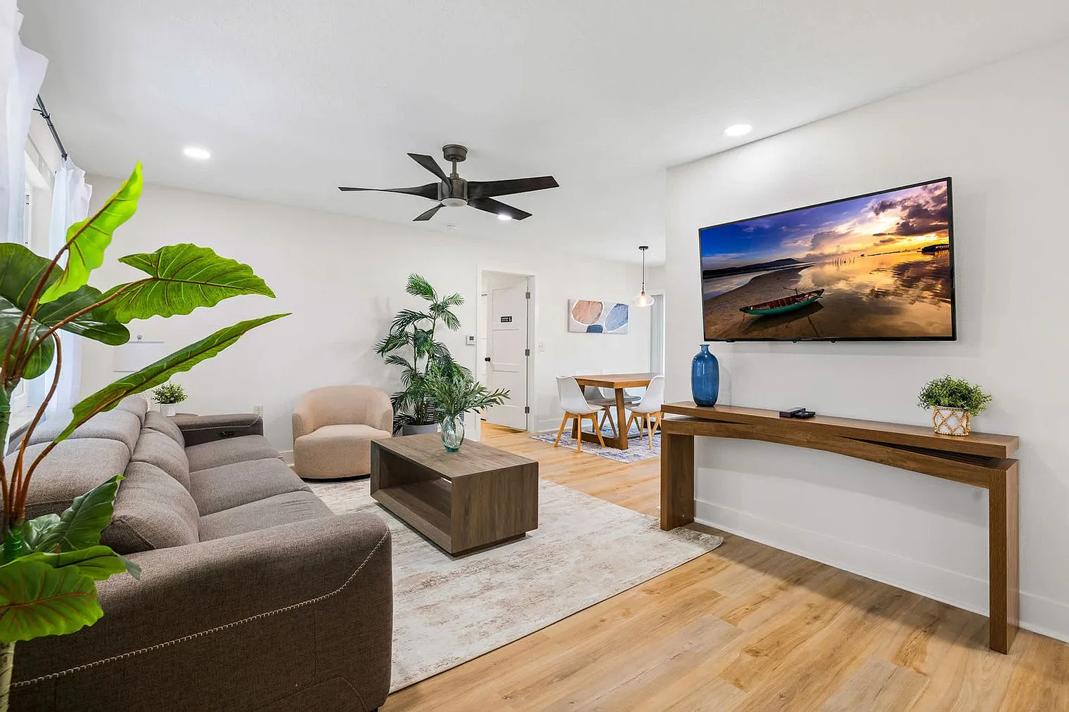 3 bed, 1.0 bath, 1076 sqft, $3,715 — Photo 2
