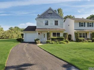 5 Heron Path, Coram, NY 11727