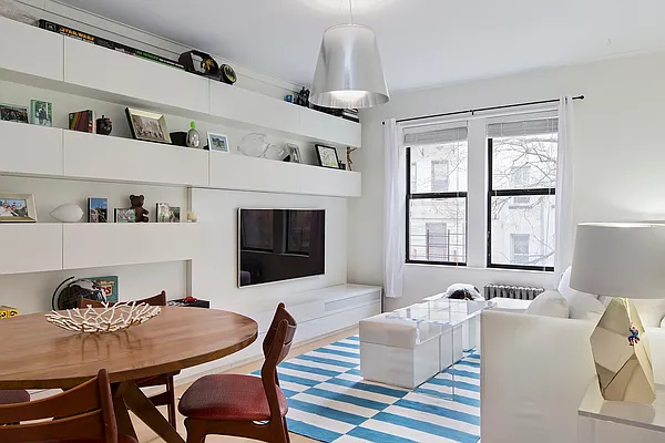 Sold by Avenue Real Estate | media 2