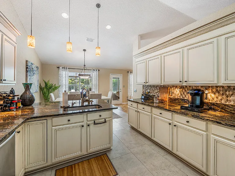 130 W Shipwreck Rd — Photo 15
