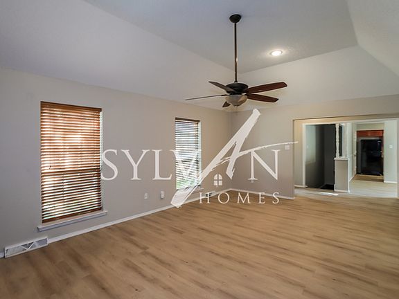 3rd image of 5109 Oak Springs Dr
