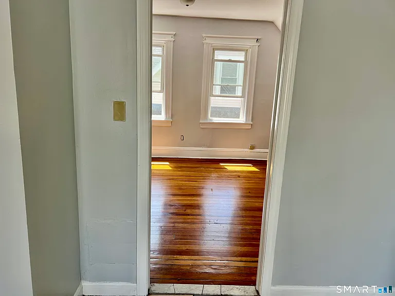 137 Hollister Ave — Photo 9